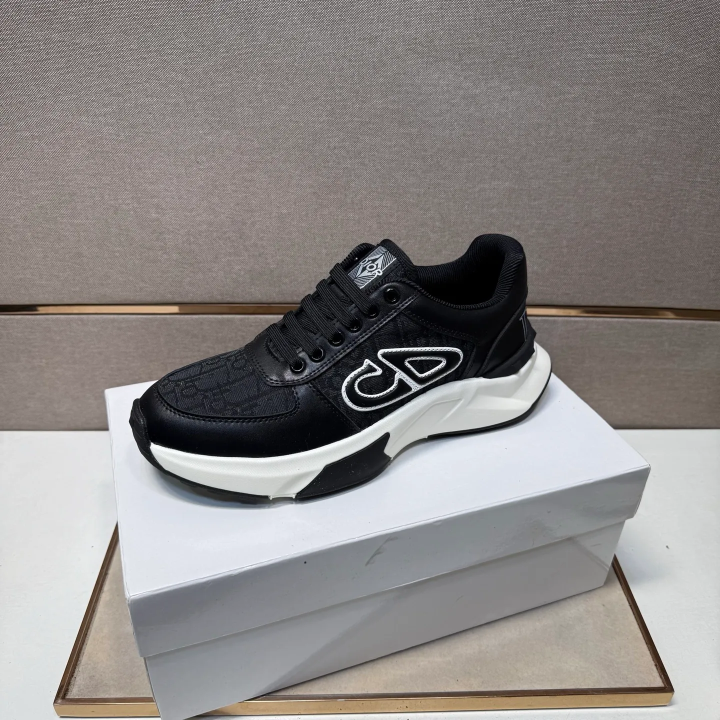 ⬛️Men's shoes💰p442 [Dior~] Men's casual shoes 2025z cabinet sales simultaneously 🔶Size: 38-44#️⃣ 🔷2 colors🔜The upper is made of multi-material splicing➕Mesh lining, comfortable and breathable, sole: original comfortable and wear-resistant outsole, ⚠️real thing📱photographed🎬real thing is better📢📢📢